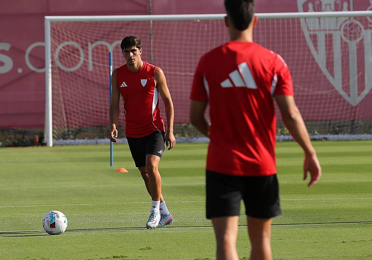 Sevilla FC: El Wolves se rinde con Juanlu, que sigue esperando al Nápoles