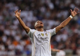 Mbappé, celebrando uno de sus goles en Innsbruck
