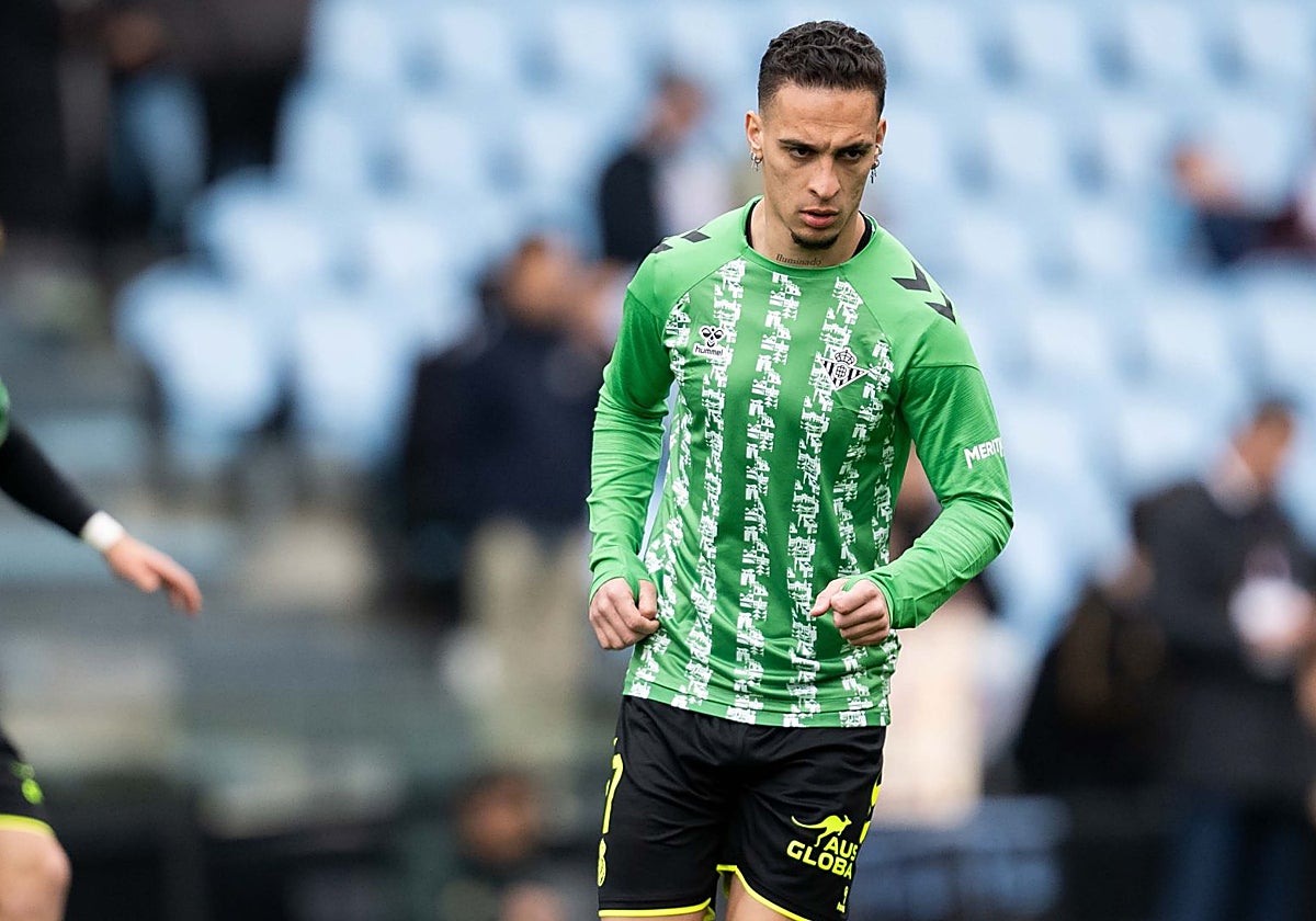 Antony, en el calentamiento previo al Celta - Betis de la pasada temporada en Balaídos