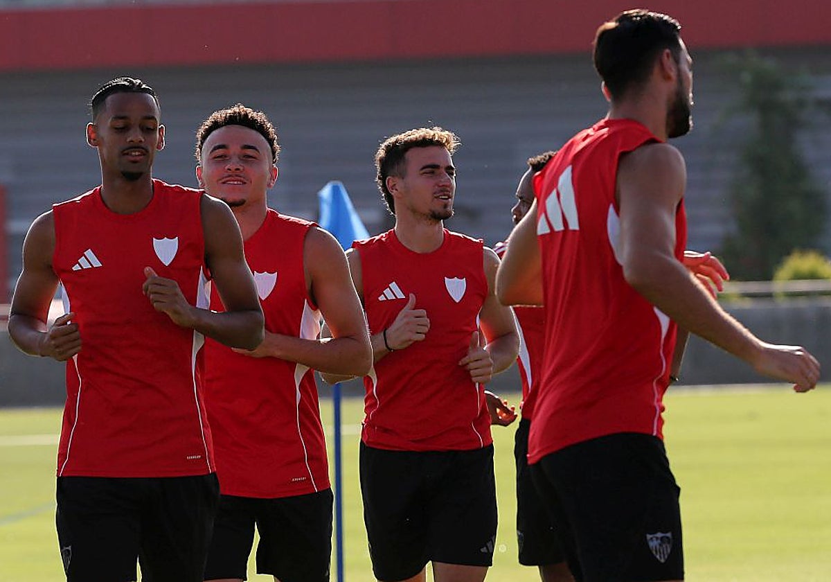 Adriá Pedrosa, en el centro de la imagen en un entrenamiento de esta pretemporada