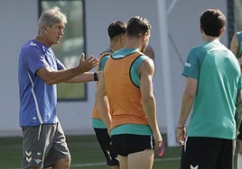 Alineaciones oficiales del Elche - Betis de LaLiga EA Sports 2025-2026: Ricardo Rodríguez empieza por delante de Junior
