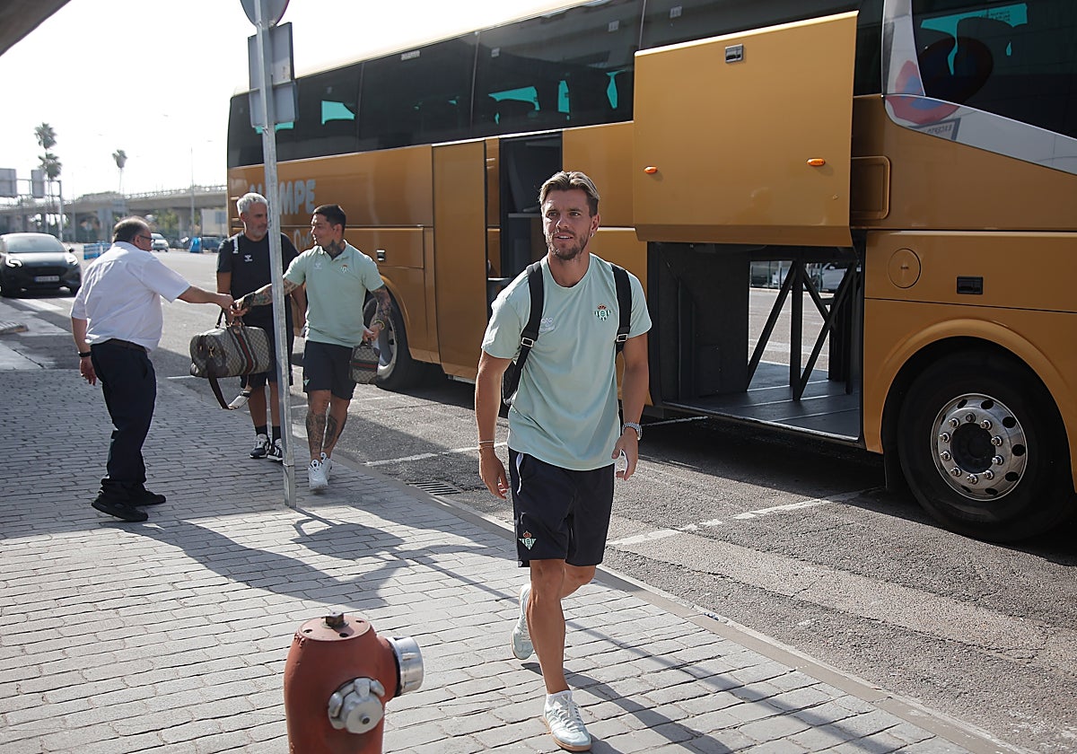 Giovani Lo Celso, en la salida del Betis hacia Elche