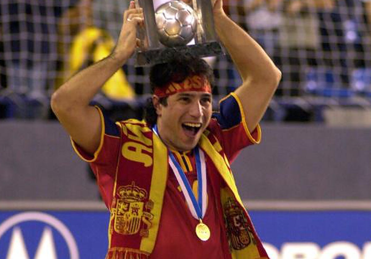 Paulo Roberto, celebrando la victoria en la final del Mundial del 2000 ante Brasil (4-3)