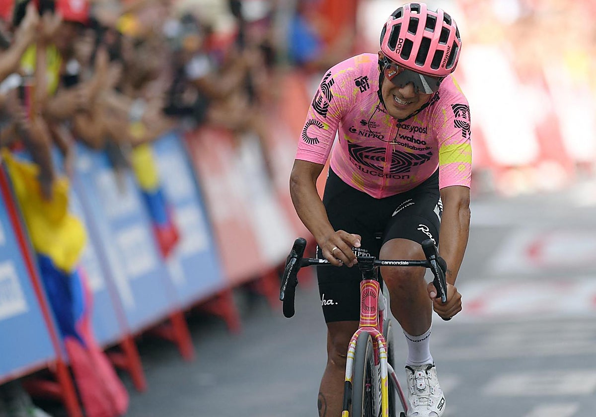 Carapaz entra segundo en la meta de Granada, fin de la 9ª etapa de la Vuelta 2024