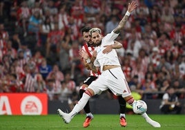 Idumbo y Januzaj, bajas en el Sevilla hasta después del parón