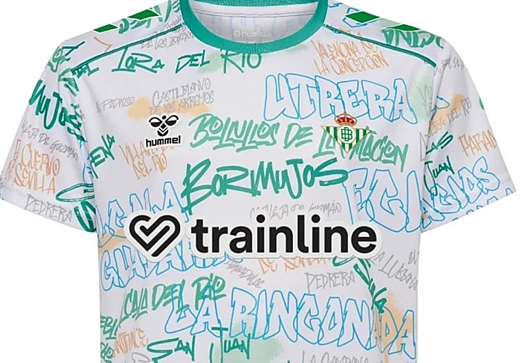 La camiseta de calentamiento del Betis con los pueblos de la provincia de Sevilla