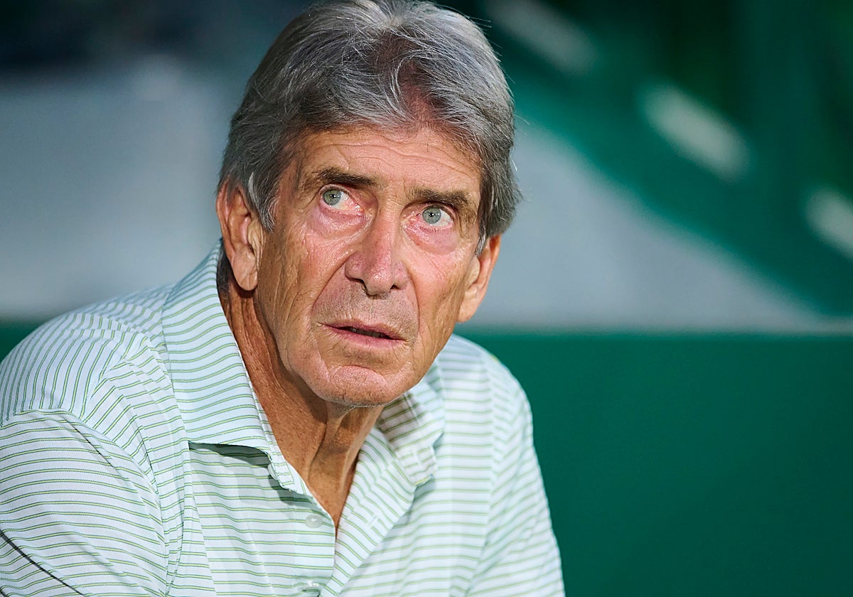 Manuel Pellegrini, en el Estadio Martínez Valero
