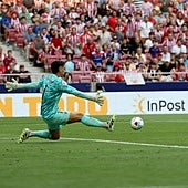 El Atlético se lleva una bronca de su público