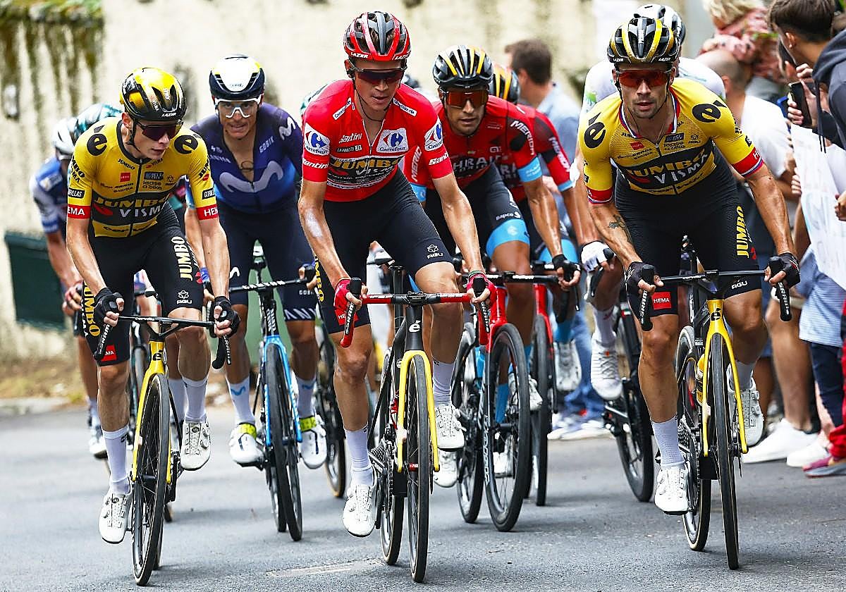 Los equipos y los dorsales de la Vuelta a España 2025