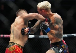 Ilia Topuria conecta una dura mano sobre Charles Oliveira