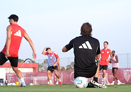El Sevilla FC completa la preparación para el Getafe con Juanlu y Carmona