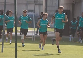 Marc Roca y Llorente siguen acumulando entrenamientos con el grupo
