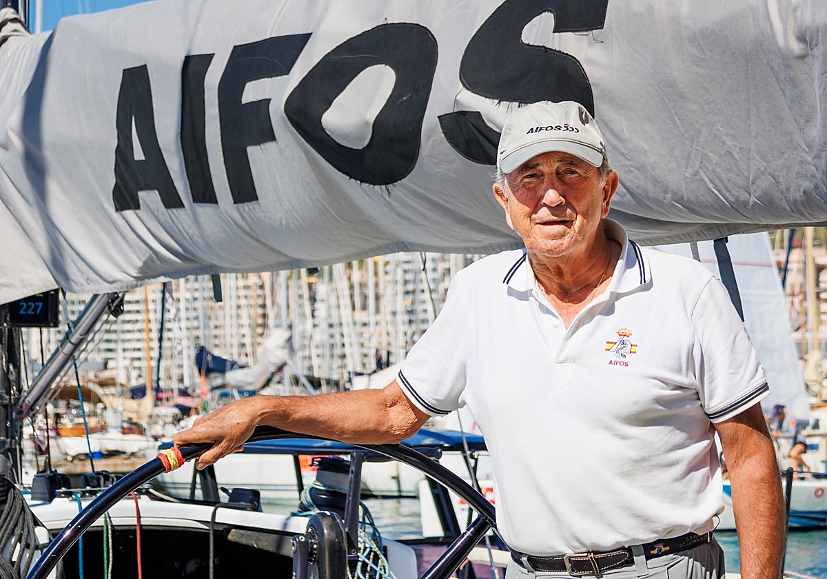 El Almirante Jaime Rodríguez-Toubes, a bordo del Aifos, en la pasada Copa del Rey Mapfre