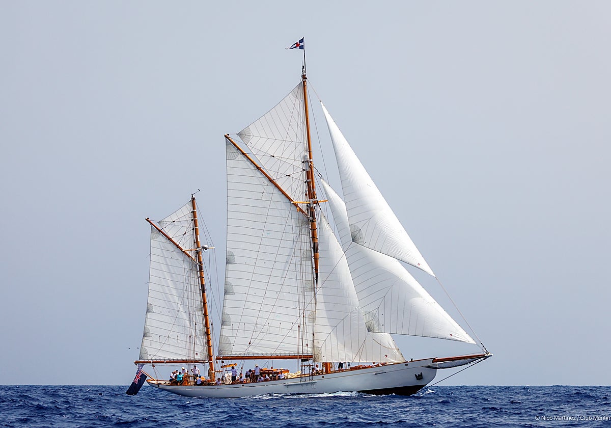 El Cariad en aguas de Mahón