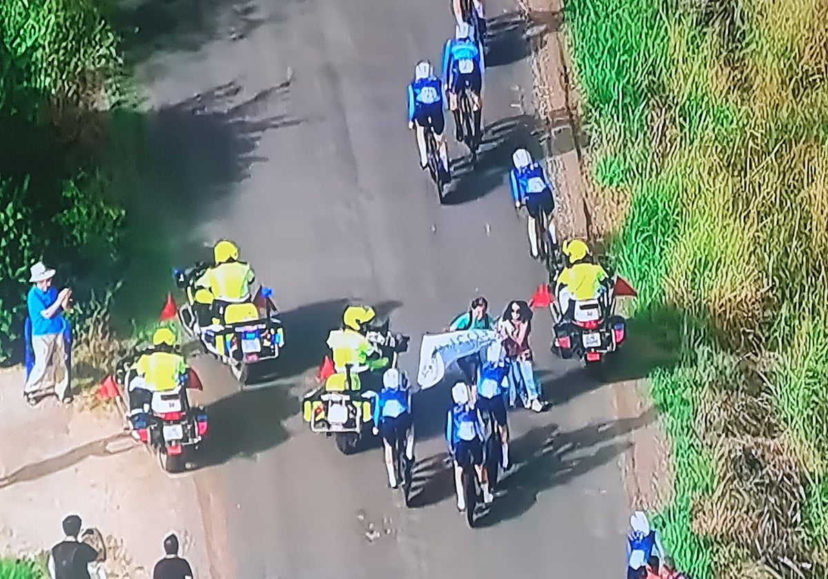 Los manifestantes con los ciclistas del Israel