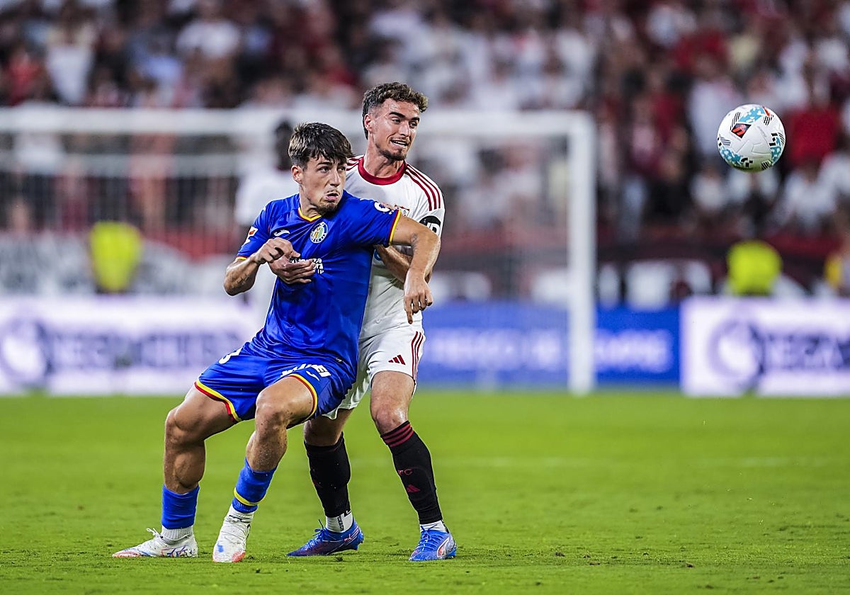 Sevilla y Elche, cerca de cerrar la cesión de Adrià Pedrosa