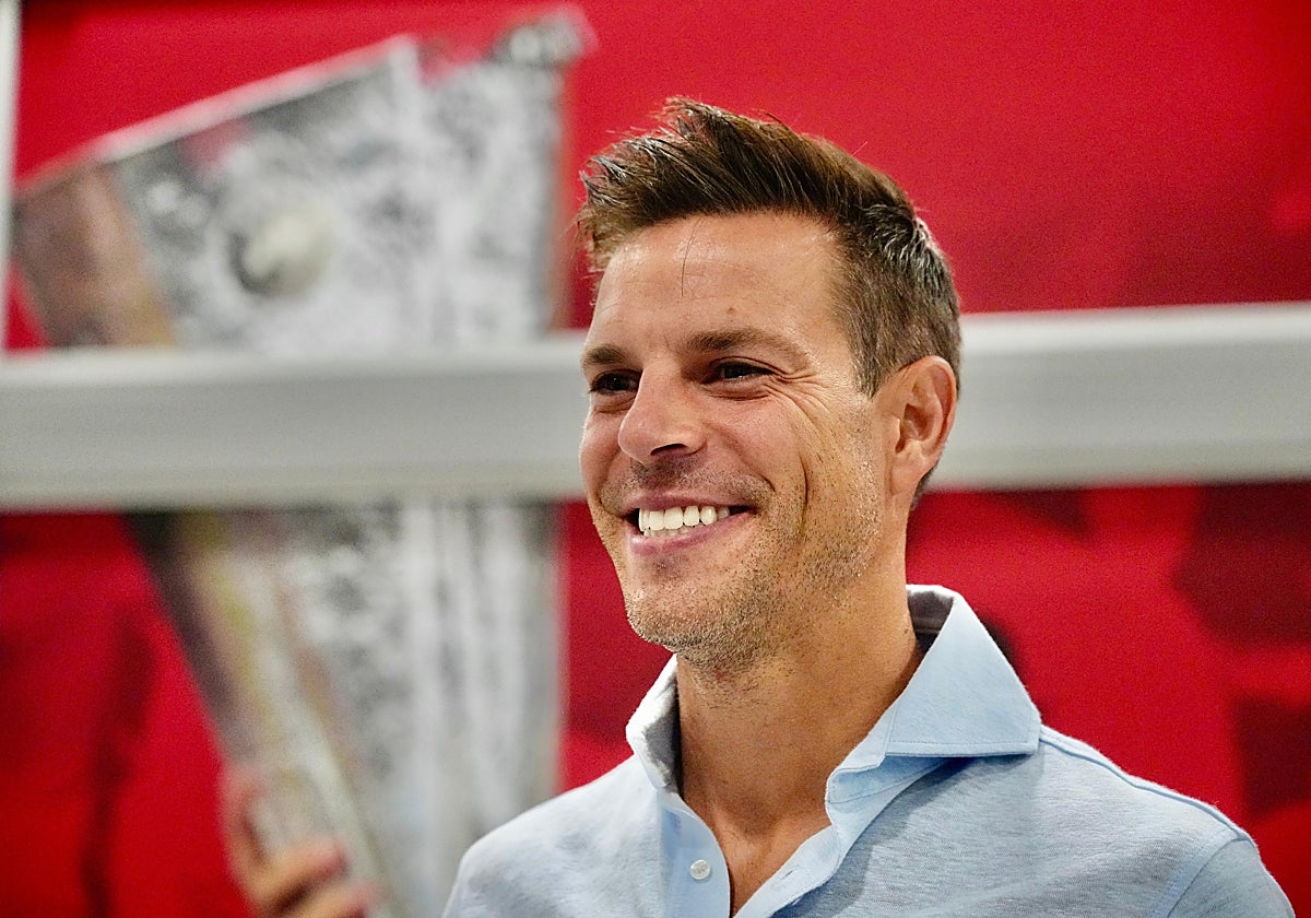 Azpilicueta, a su llegada al aeropuerto