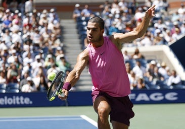 Sin brillo pero con solvencia, Alcaraz vuela hasta octavos en Nueva York