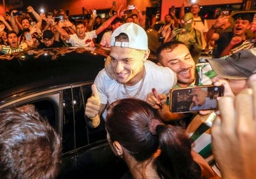 El brasileño Antony, a su llegada al aeropuerto
