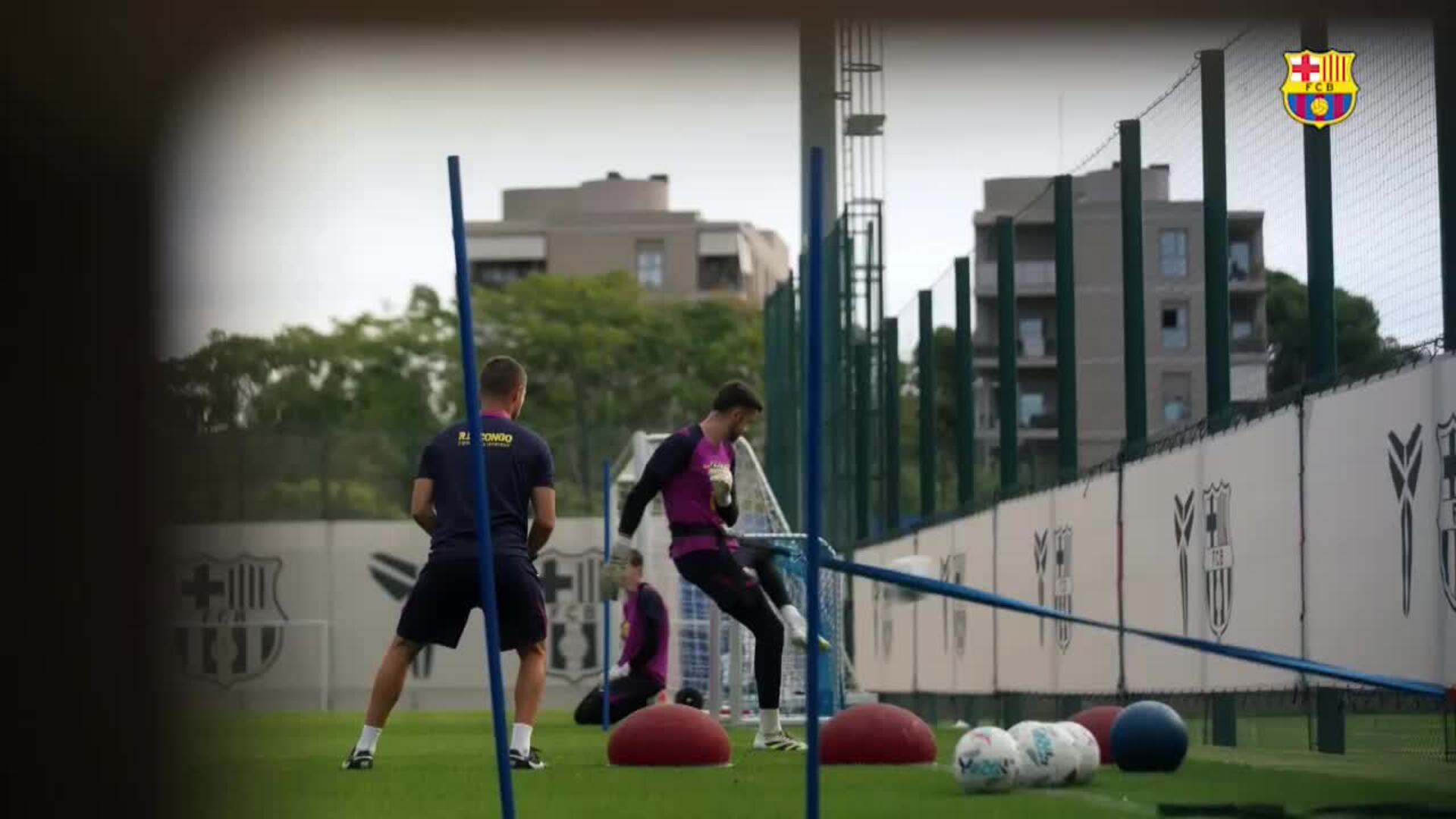Primera sesión de entrenamiento semanal del FC Barcelona