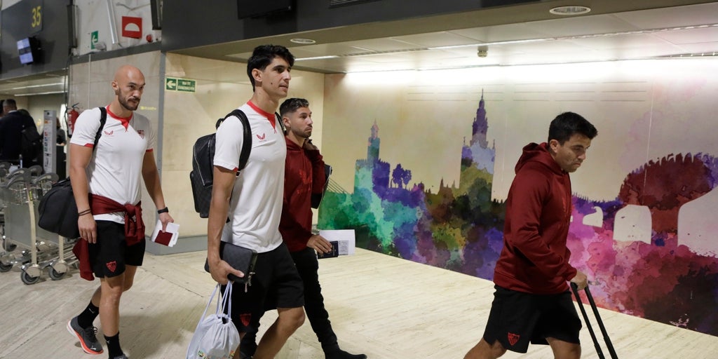 Dmitrovic recuerda la competencia con Bono en el Sevilla: «Estaba cabreado por no jugar»