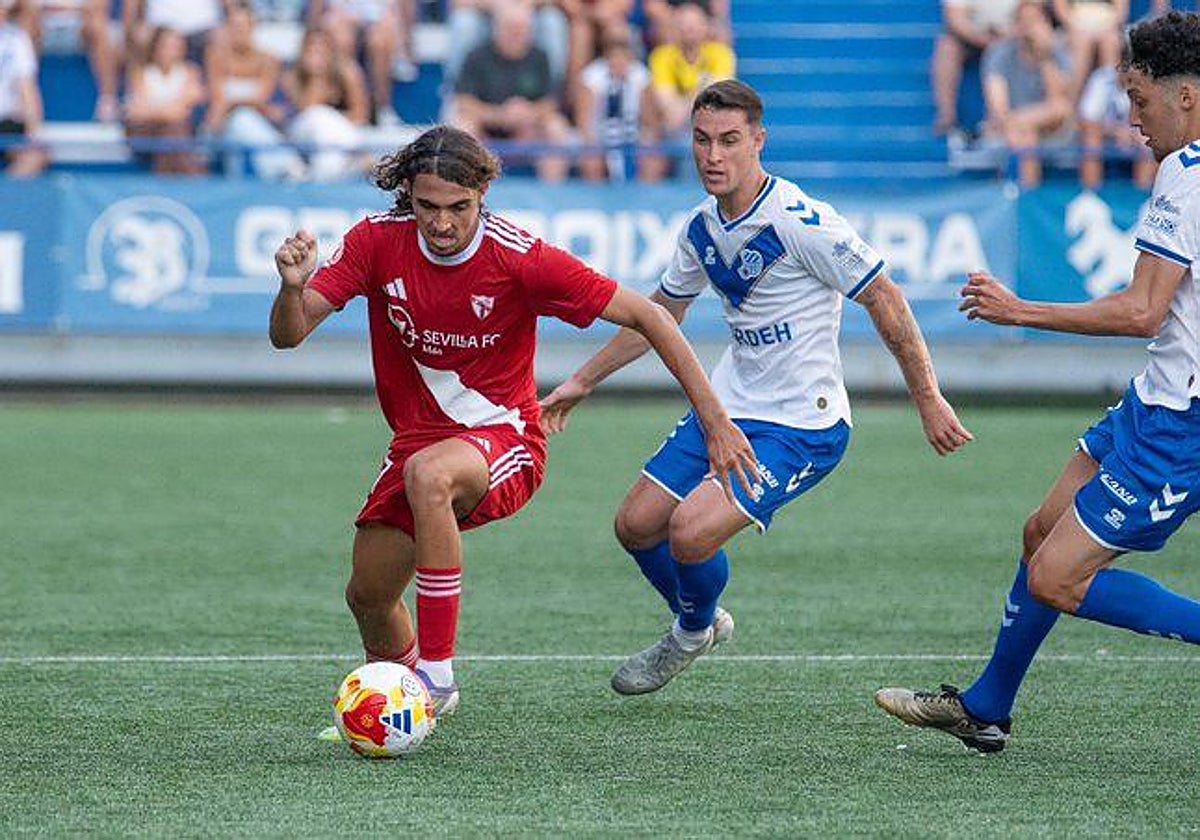Encuentro entre el CE Europa y el Sevilla Atlético