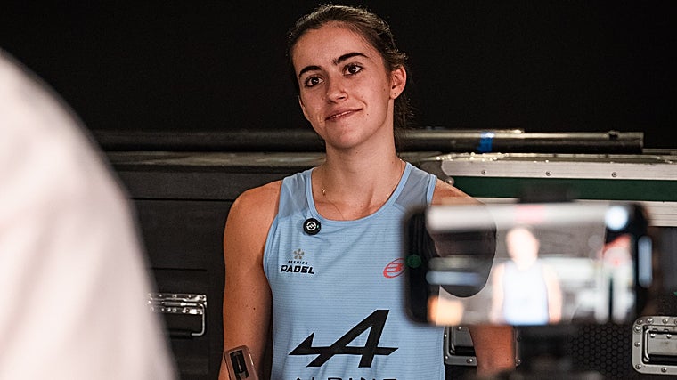 Claudia Fernández durante la entrevista