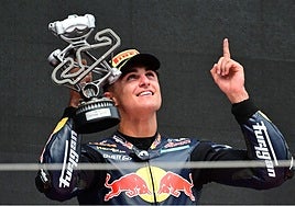 El piloto nazareno Dani Muñoz firma en Montmeló la carrera de su vida con un tercer puesto en Moto2