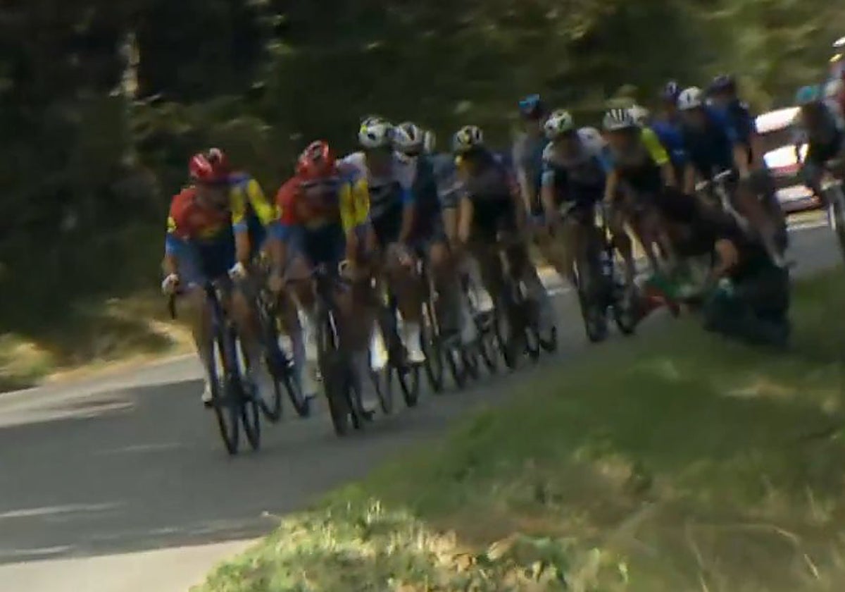 Un manifestante propalestino provoca una caída en la fuga a 50 kilómetros de meta