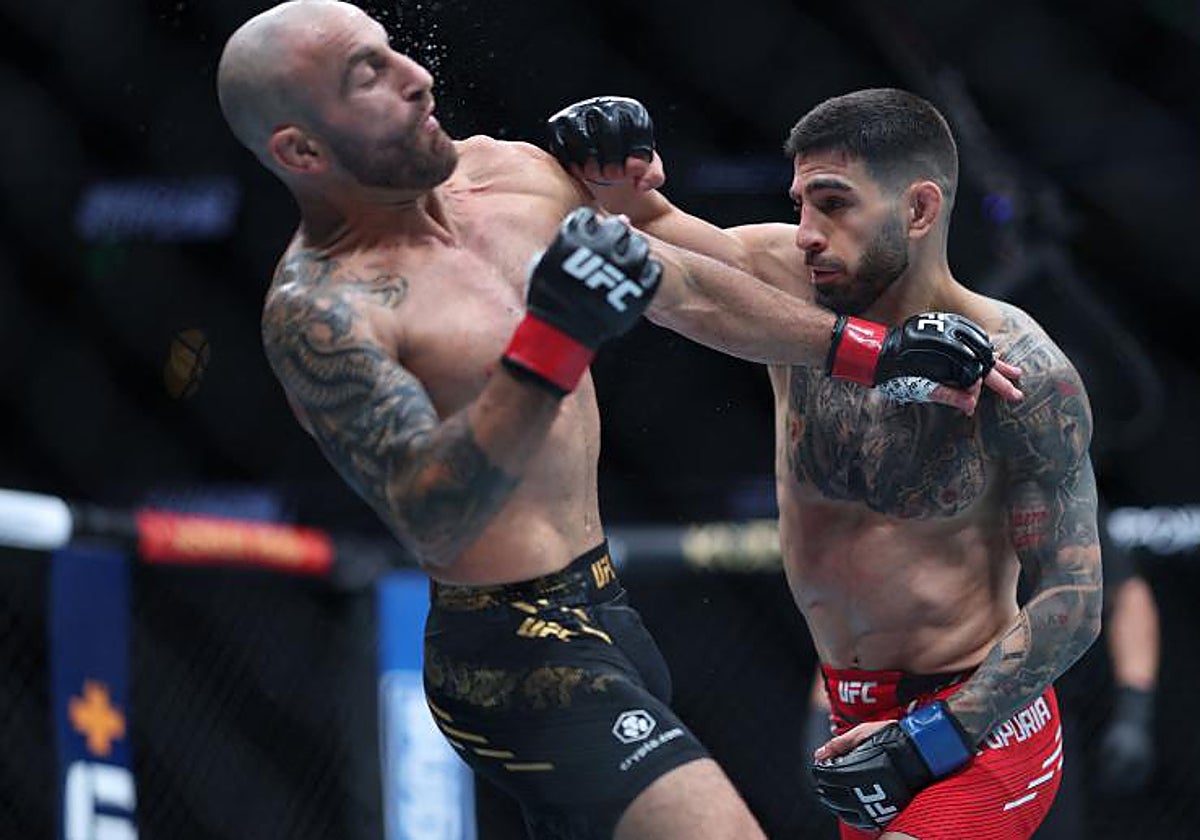 Topuria conecta una derecha sobre Volkanovski