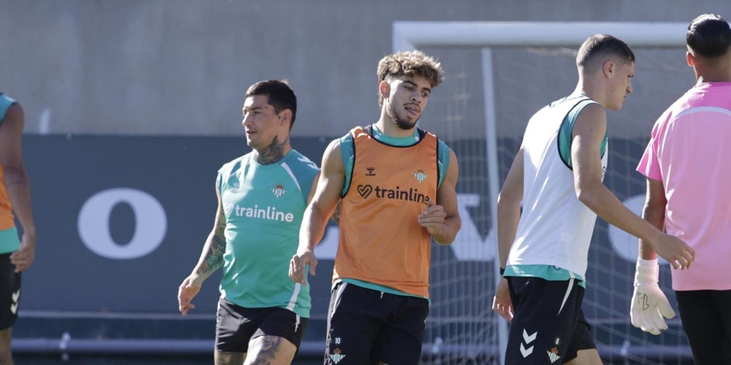 Abde vuelve parcialmente con el grupo del Betis en el entrenamiento