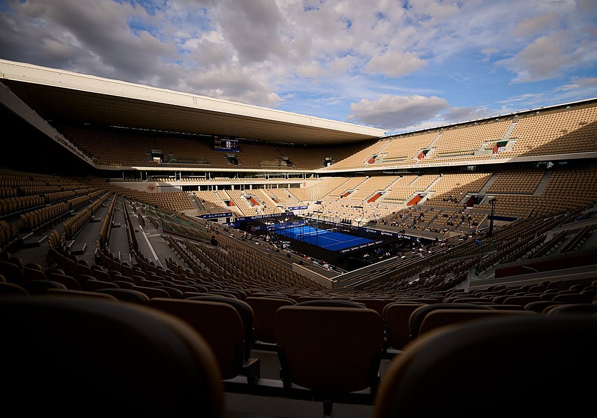 La Philippe Chatrier, pista central de Roland Garros, cambia la pista de tenis por la de pádel