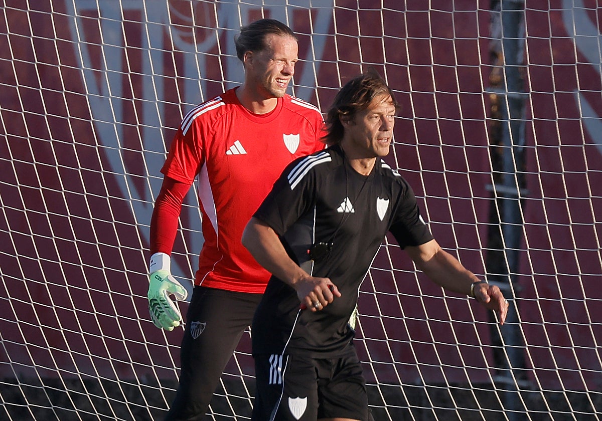 Matías Almeyda, en un entrenamiento del Sevilla