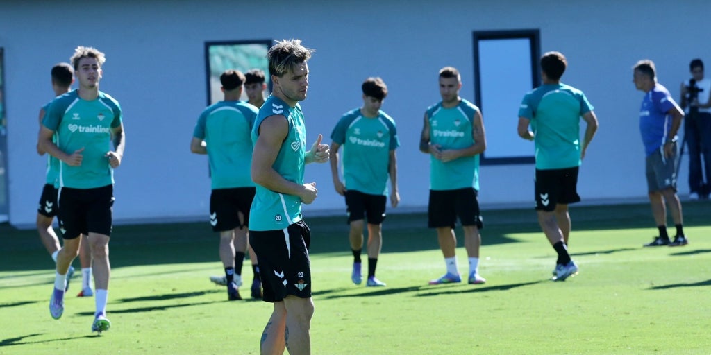 Lo Celso, Llorente y Pablo García, novedades en un entrenamiento del Betis sin Bartra