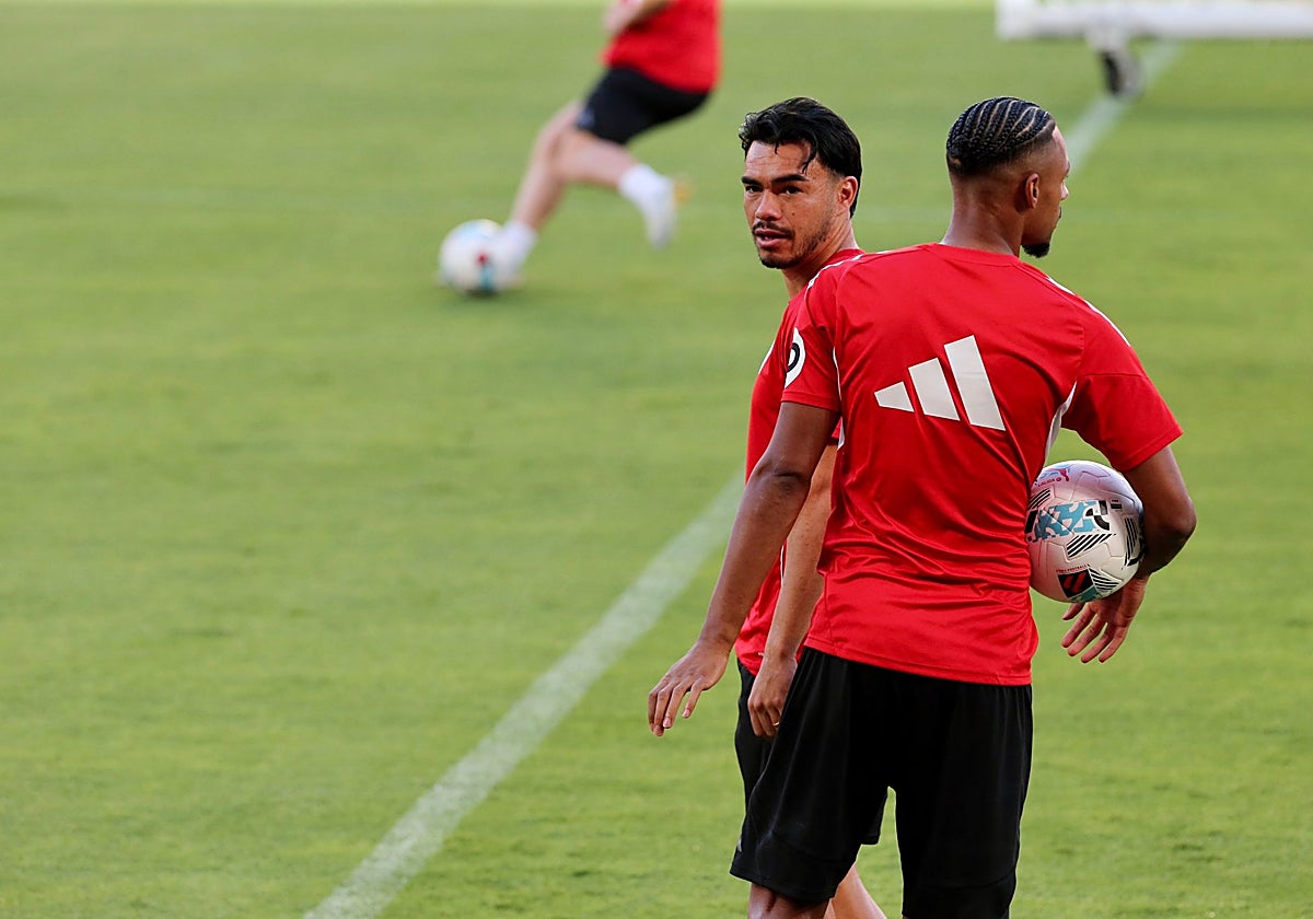 Suazo, en el entrenamiento de este jueves en el Sánchez-Pizjuán