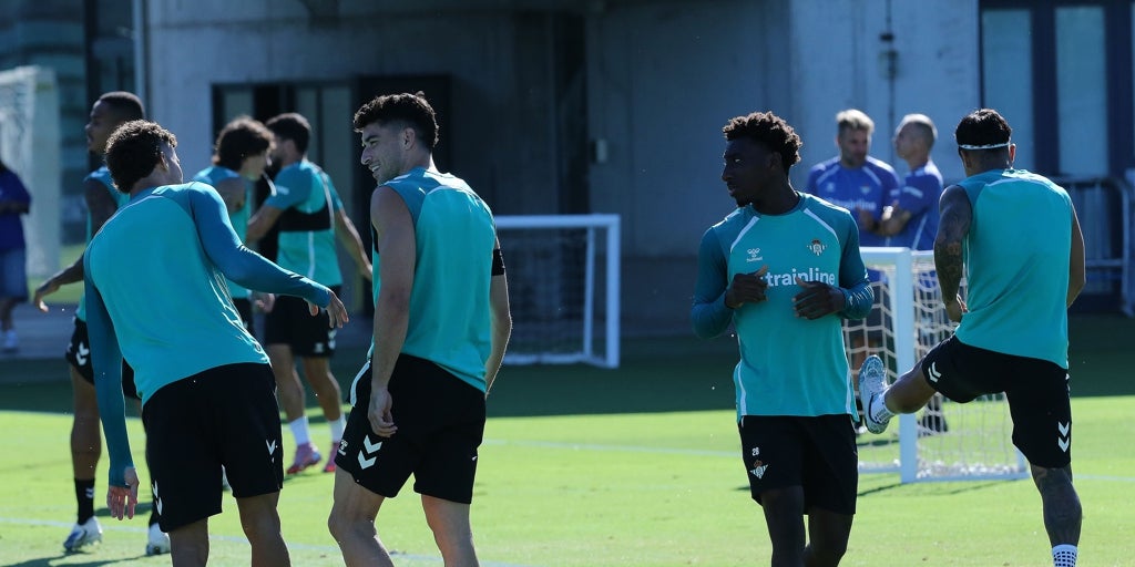 Convocatoria del Betis para visitar al Levante: el regreso de Antony y la ausencia de Bartra, grandes novedades