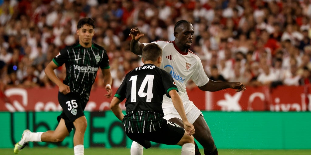 Nianzou se puso de nuevo la camiseta del Sevilla once meses después