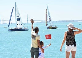 La bahía de Cádiz vive la salida al unísono de la Globe 40 y la Clipper Race