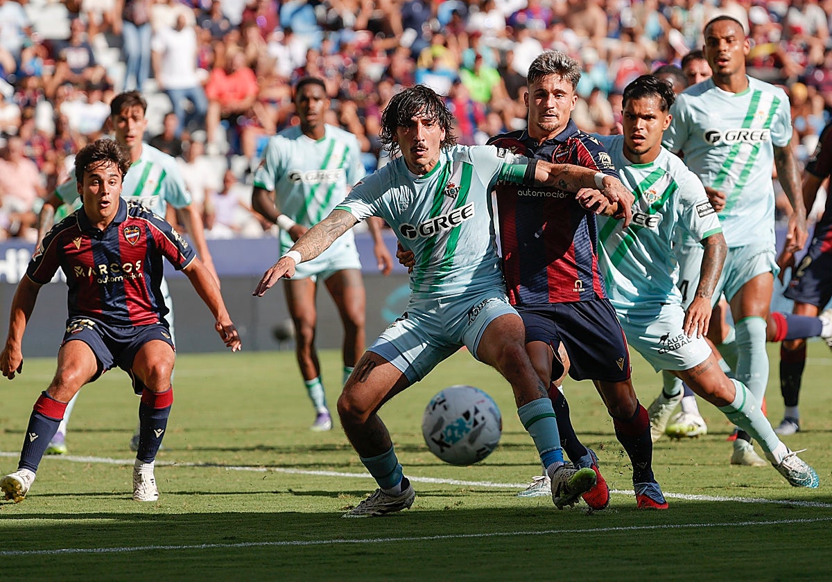 El Betis regala un empate al Levante tras una siesta de diez minutos (2-2)