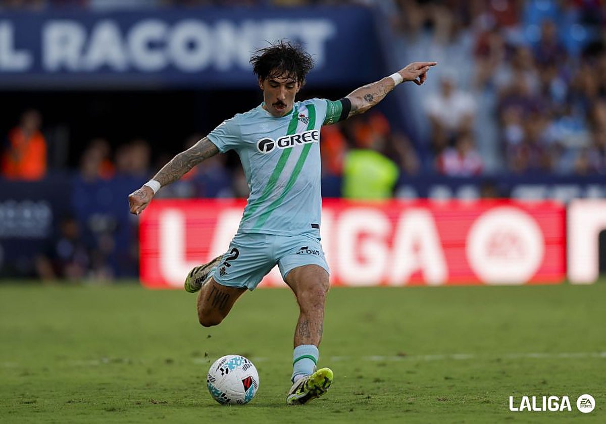 Bellerín, durante el partido ante el Levante