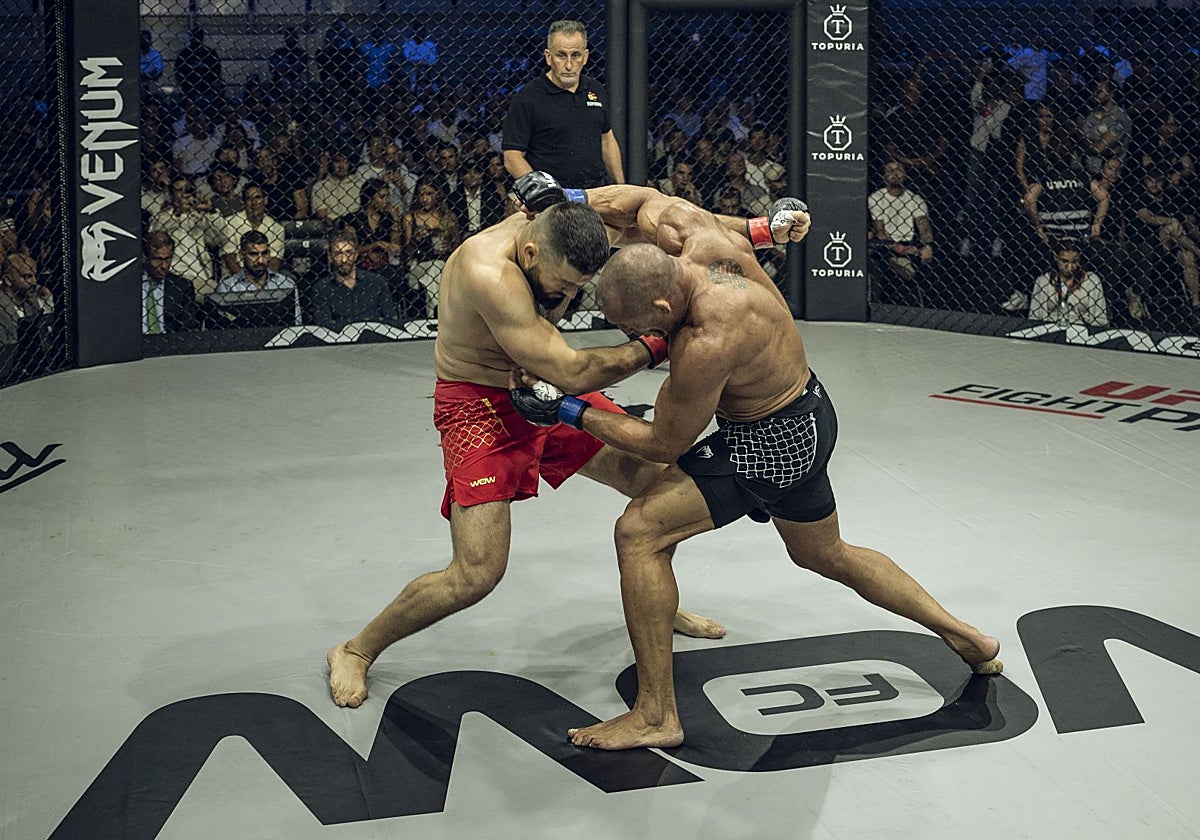 Enoc Solves cruza manos con Darwin Rodríguez