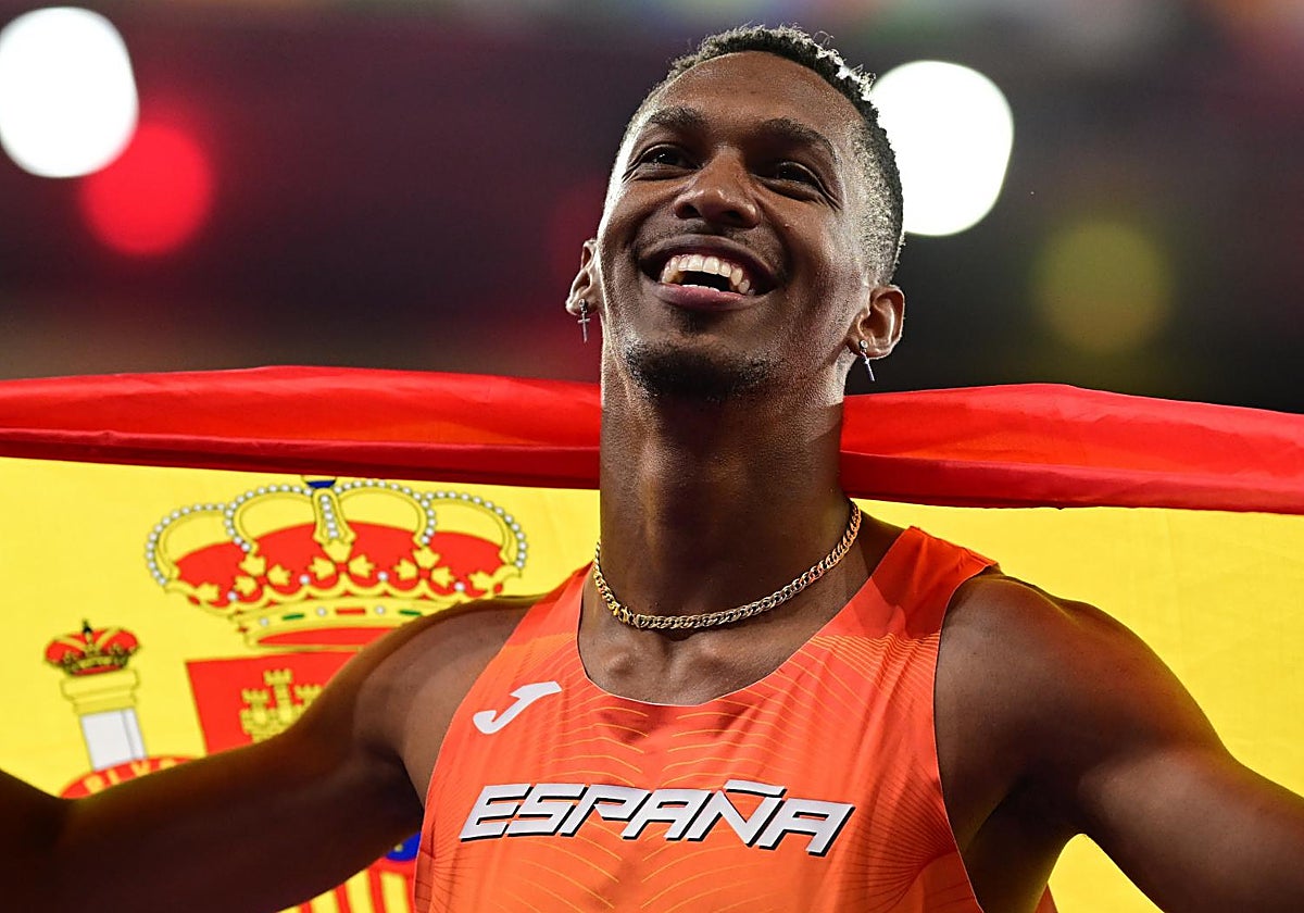 Jordan Díaz celebra el oro olímpico