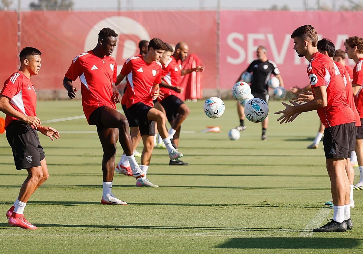 Alexis Sánchez trabaja con Kike Salas