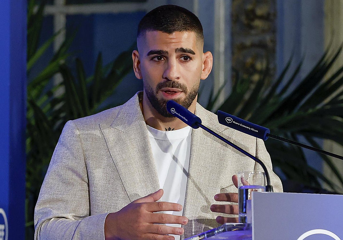 Ilia Topuria, durante el desayuno de Nueva Economía Fórum en el Real Casino de Madrid
