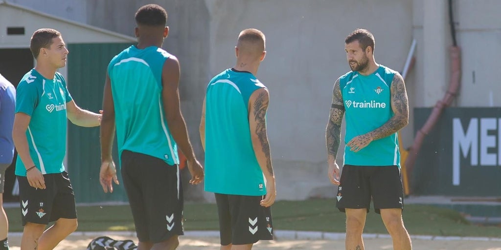 Aitor Ruibal vuelve a ejercitarse con el grupo