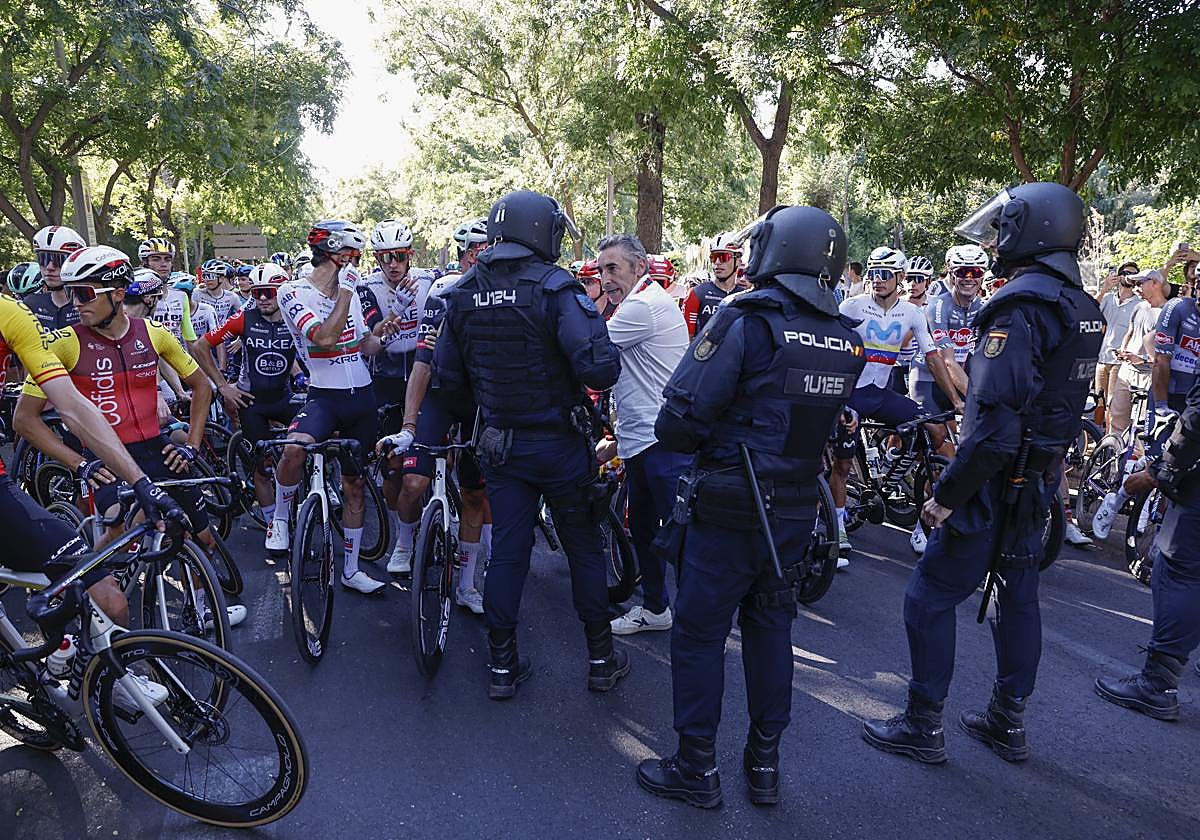 Antiviolencia propone sancionar a 17 personas por los incidentes en la Vuelta con multas de hasta 4.000 euros