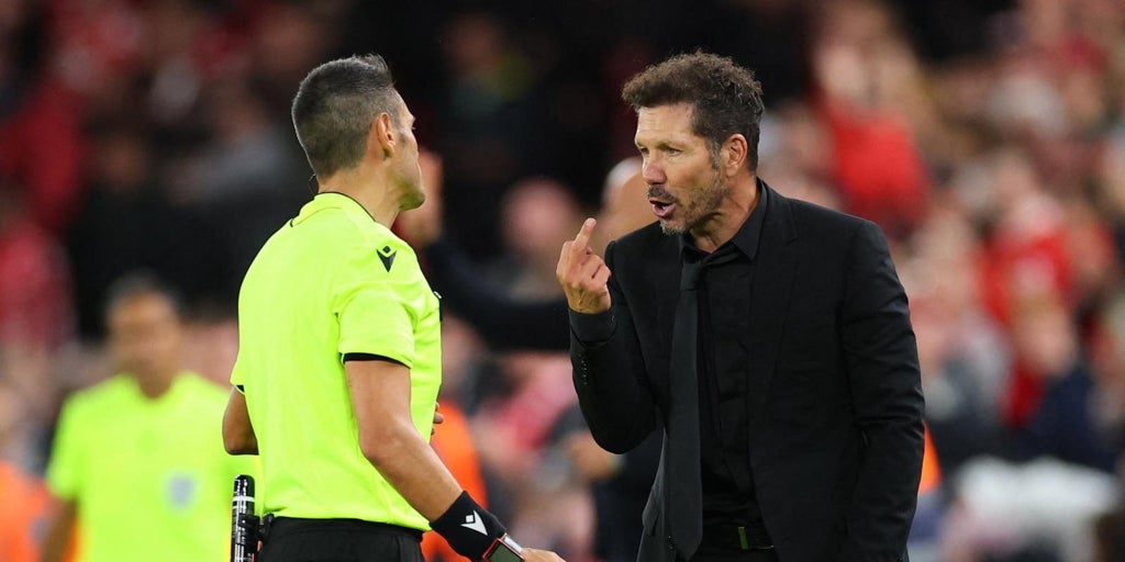 Simeone, expulsado por encararse con Anfield: «Te insultan todo el partido y no puedes decir nada»