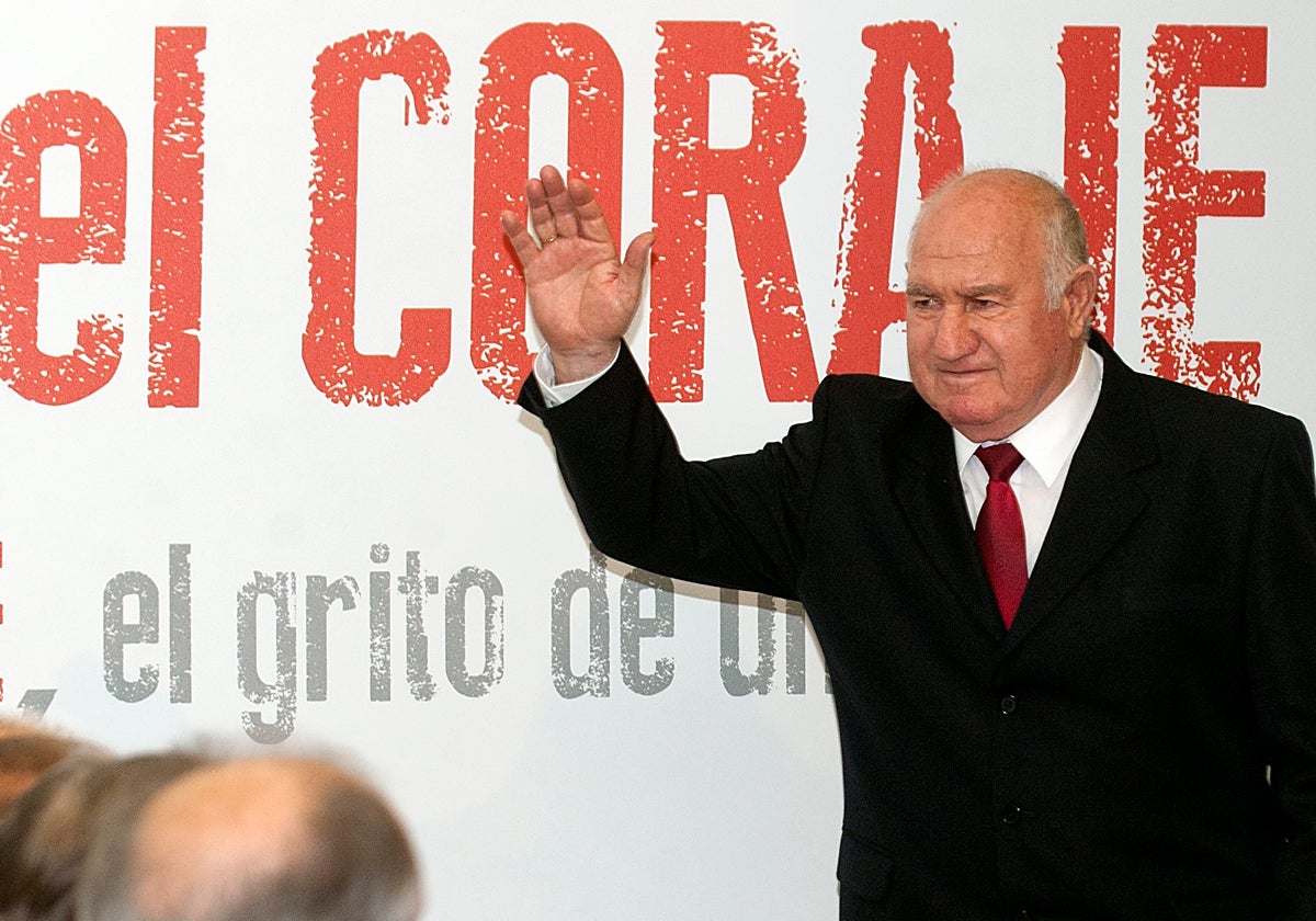 Manolo Cardo, en un homenaje que le realizó el Sevilla