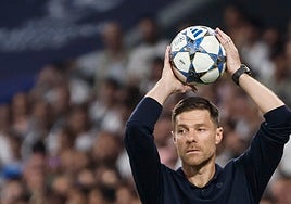 Xabi no quiere futbolistas ofendidos y De Zerbi se revuelve por el penalti del 2-1: «No es mano ni en el Bernabéu, ni en Anoeta ni en el Vélodrome»