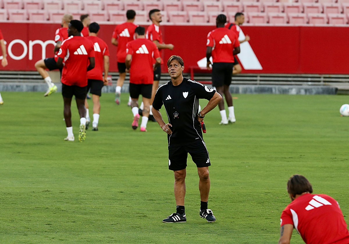 Matías Almeyda, en un entrenamiento del Sevilla FC
